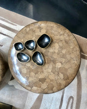 Charger l'image dans la galerie, Reda Amalou, Pebbles