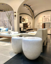 Charger l'image dans la galerie, Reda Amalou, Table d'appoint DOT en coquille d'œuf,